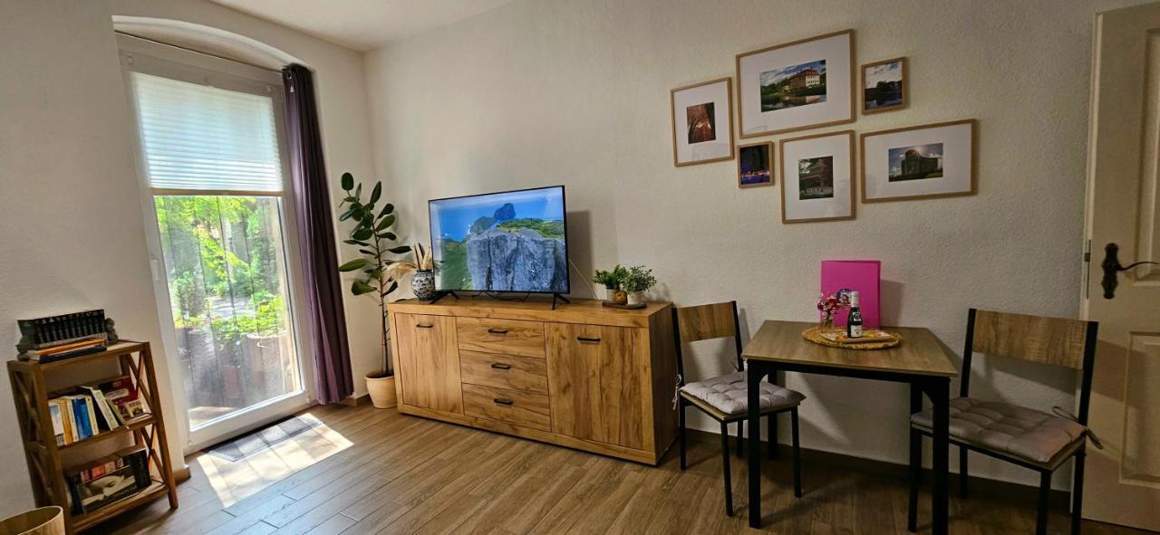 Johnis Fewo, Naehe Stadtzentrum - Uni In Sehr Ruhiger Lage Mit Terrasse Und Eigenem Parkplatz Cottbus Luaran gambar