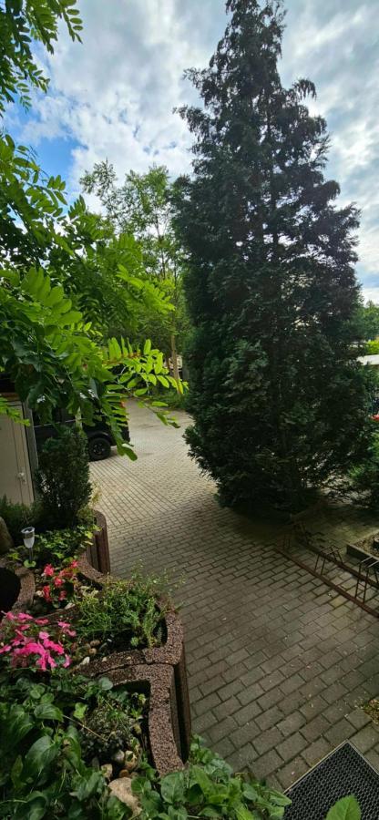Johnis Fewo, Naehe Stadtzentrum - Uni In Sehr Ruhiger Lage Mit Terrasse Und Eigenem Parkplatz Cottbus Luaran gambar