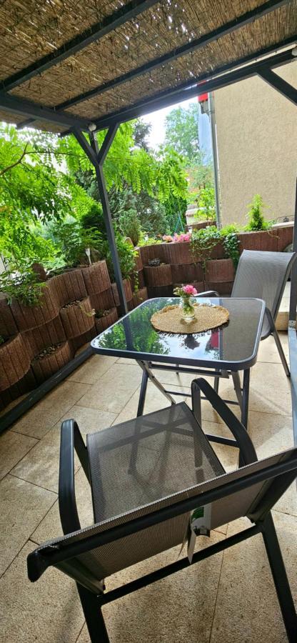 Johnis Fewo, Naehe Stadtzentrum - Uni In Sehr Ruhiger Lage Mit Terrasse Und Eigenem Parkplatz Cottbus Luaran gambar